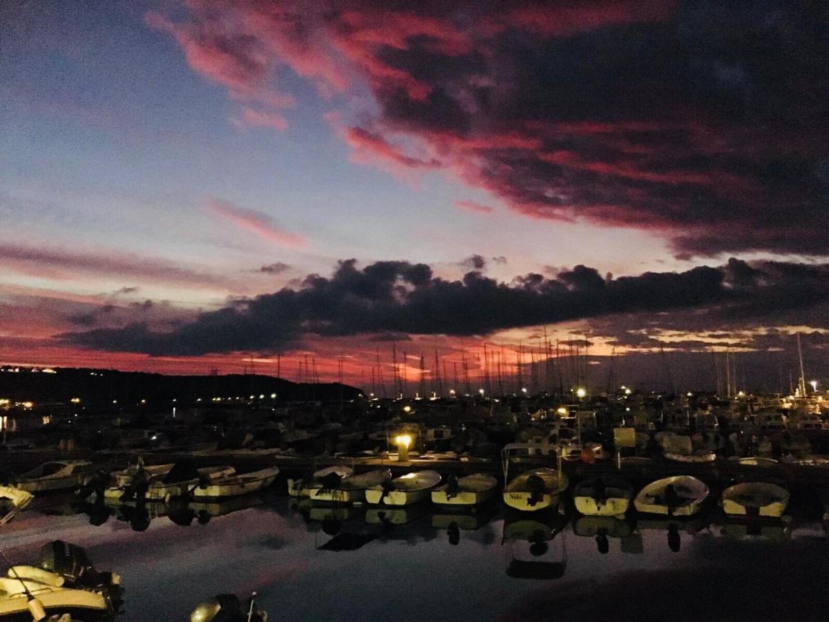 First Row To The Sea - Maremi Izola Apartment Terrace ภายนอก รูปภาพ